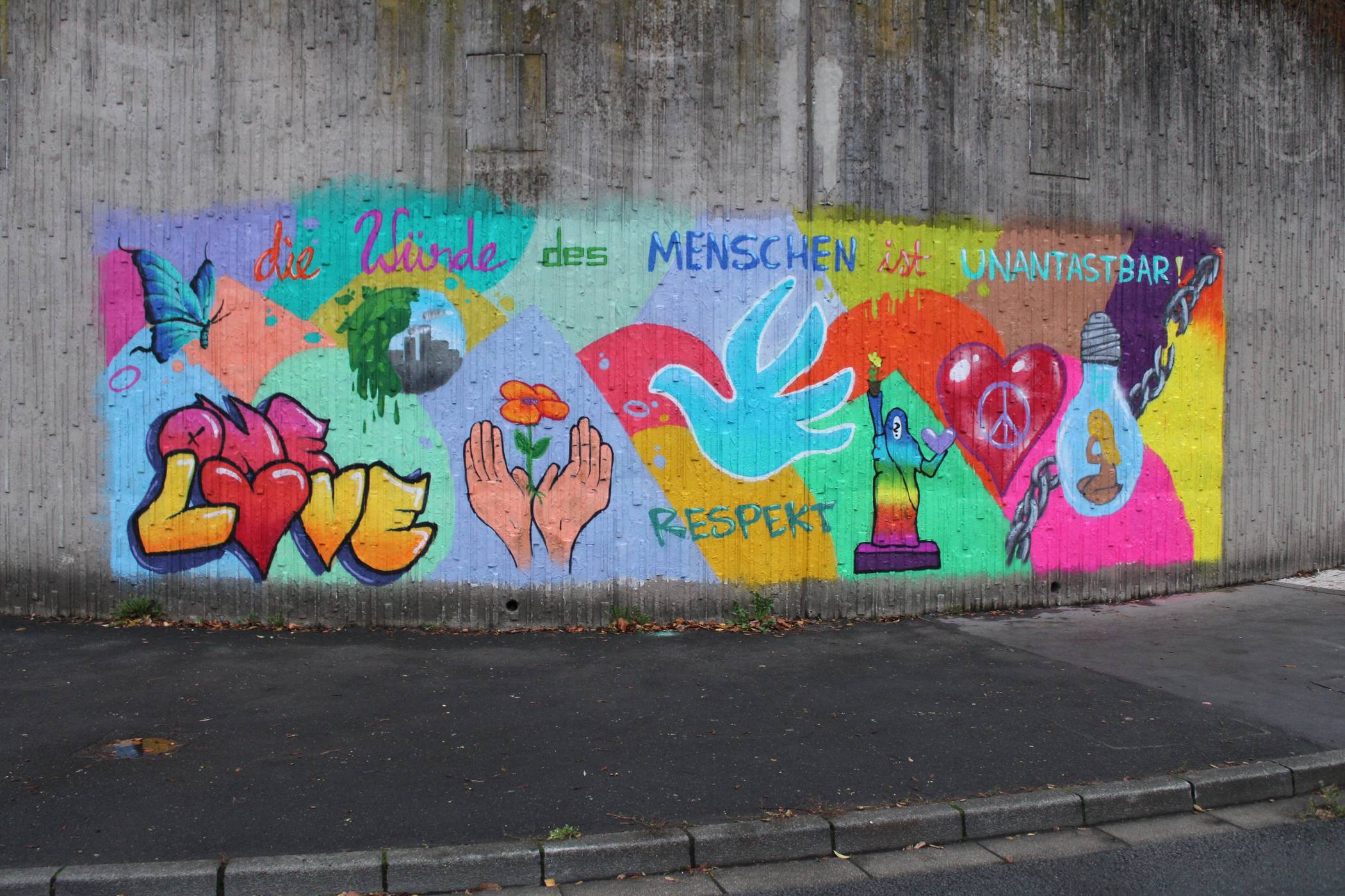  Das Graffito an der Talstraße&nbsp; bringt auf den Punkt, worum es auch in der in den Wochen gegen Rassismus geht: Respekt, Toleranz, Vielfalt. 
